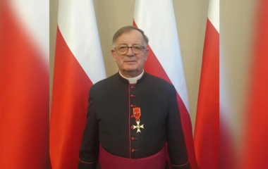 Krzyż Oficerski Orderu Odrodzenia Polski dla ks. prał. Władysława Pasiuta - zdjęcie